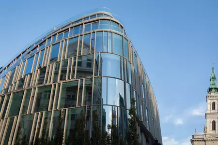 SZERVITA SQUARE BUILDING