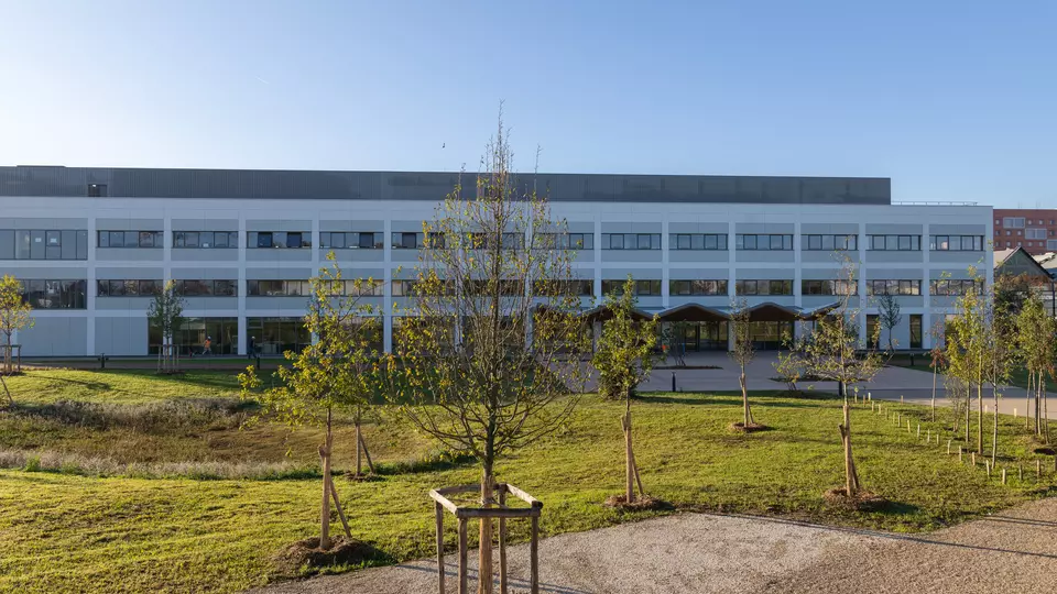 Saint_Gobain_Research_Photo1